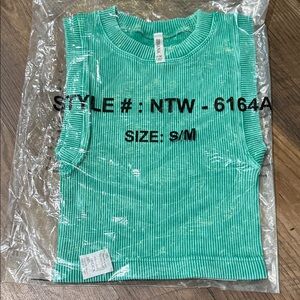 Zenana Ribbed Crop Tank Top in Kelly Green S/M